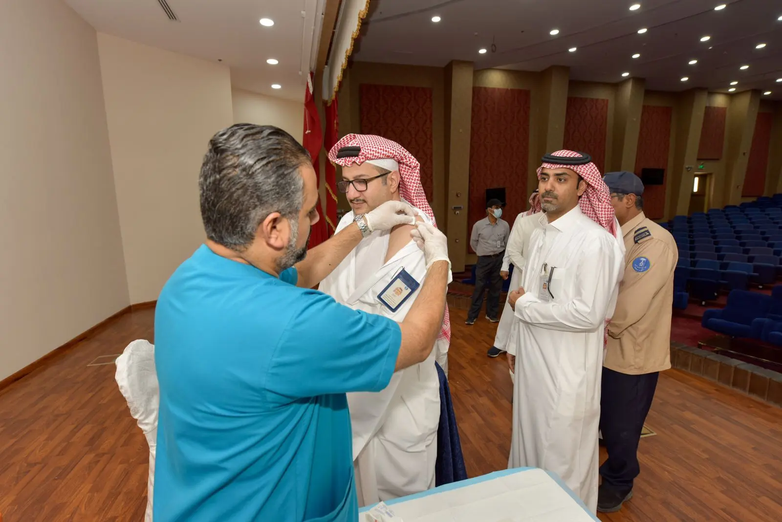 المؤسسة العامة للري تنفذ حملة تطعيم ضد الأنفلونزا الموسمية لمنسوبيها بالتعاون مع تجمع الأحساء الصحي 